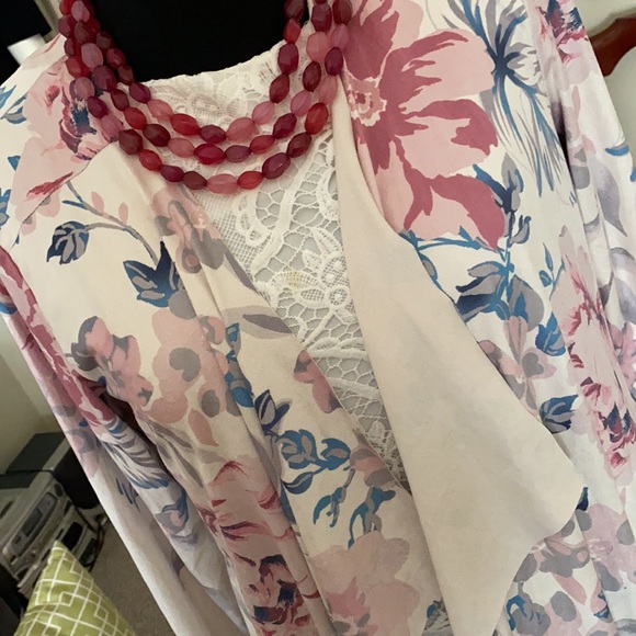 A floral jacket nailed the soft relaxing look ❤️ - Picture 10 of 12